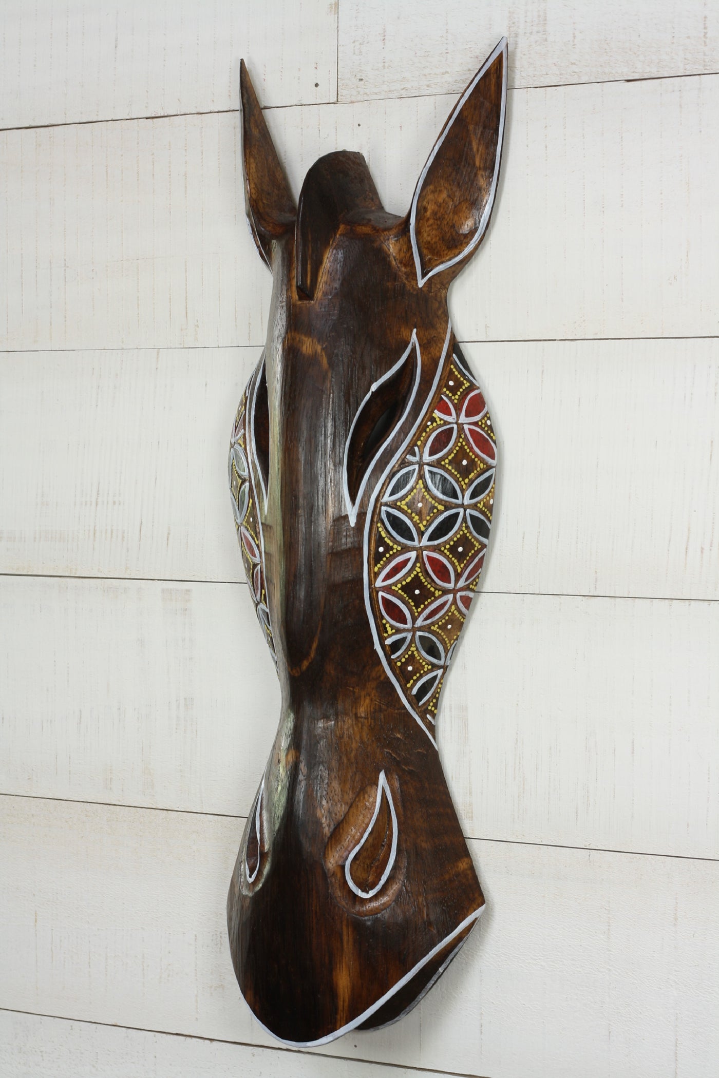 Safari Giraffe Wall Art – Hand Carved Wooden Mask with Tribal Dot Motif, Rustic Boho Decor