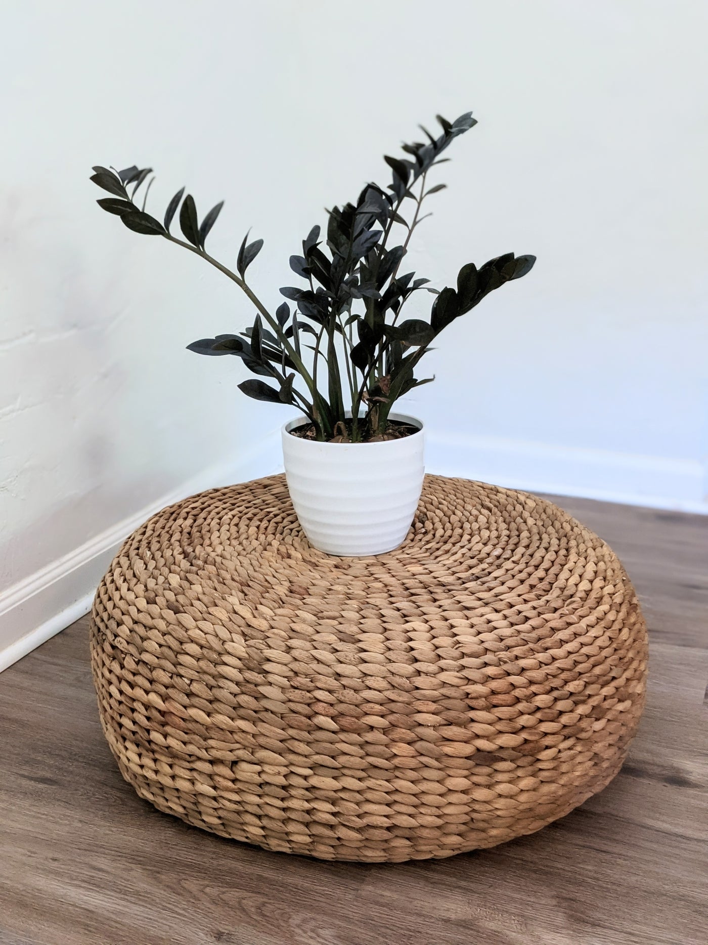 25" Large Hand Woven Round Coffee Table Ottoman Water Hyacinth Home Decor Living Room Bedroom Footrest Handmade Display Side Contemporary Accent End Table