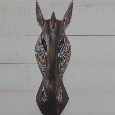 Safari Giraffe Wall Art – Hand Carved Wooden Mask with Tribal Dot Motif, Rustic Boho Decor